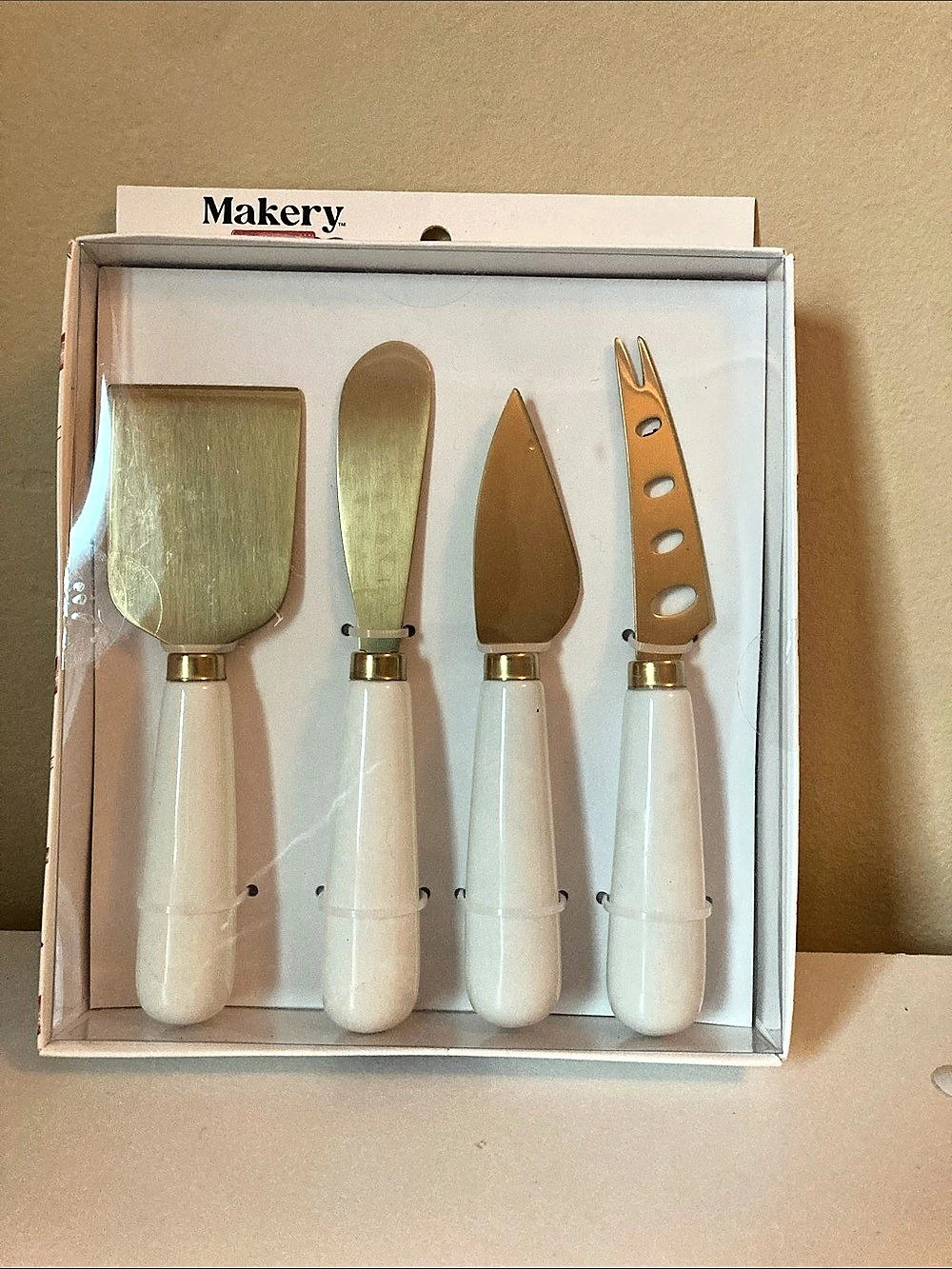 Makery Cheese Knives 4-Piece Set in White & Gold NWT